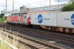 Nachschu� auf die Breitseite der 189 065-6 mit einem Containerzug ...
