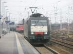 Hier ES64 F4-033, bei der Durchfahrt am 14.11.2009 durch Angerm�nde. ...