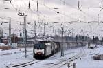 ES64 F4 201 durchf�hrt mit einem Kesselwagenzug den Bf Neustrelitz ...
