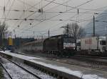 Die ES 64 U2-010 am 19.12.2009 mit einem Brenner EC ...