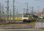 Wie eine gelbe Schlange windet sich E189 923SE (ES 64 ... Wie eine gelbe Schlange windet sich E189 923SE (ES 64 ...