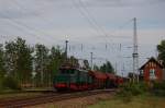 254 052 am 01.05.2010 mit G�terzug bei der Ausfahrt aus ...