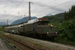 br-194-e-94-dr-254 194 051 mit zwei Wagen (fuhr f�r BLB 73968) am 17.07.2010 beim Kreuzungshalt in Hammerau.