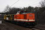 Locon 202 schleppte am 24.03.2010 Bauger�mpel durch Ahlten  ...