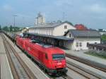2016 068 zieht mit einer Schwester einen aus 20 Kesselwagen ...