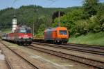 br-2016 1142 615-2 mit R 5920 nach Passau und 2016 906-7 von RTS begegnen sich am 05.06.2010 im Bahnhof Wernstein.Wegen Bauarbeiten und eingleisigem Betrieb zwischen Wernstein und Passau musste der Regionalzug auf die 2016 mit ihrem Bauzug warten.