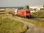 br-2016 Am 12.7.2010 ist der R 7761 abends unterwegs zwischen Deutschkreutz und Unterpetersdorf. Im Hintergrund der gr�ne Waldrand auf einer leichten Anh�he bildet die Grenze zu Ungarn.