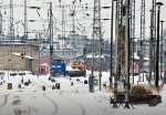 203 011 der PRESS setzt mit ihren 2 Wagen an ...