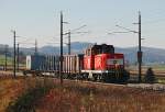 BR 2068 056 mit einem kurzen G�terzug an der Westbahn. ...