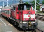 2068 008-8 rangiert Bmz51812170518-1 in Innsbruck-West;100608  ...