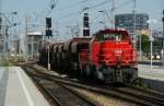 Hector 2070 067 zieht einen Schotterwageng�terzug durch Wien Meidling. 20.7.2009 ...