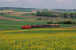 2070 039 mit G�terzug bei Sch�nfeld (11.05.2010)  ...