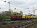NeSa V100 1041 zieht am 30.04. 10 einen Bau- und Stopfzug ...