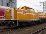 211 015-3 der Fa.Wiebe in Duisburg Hbf. am 07.05.2010  ...
