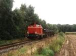 br-211-db-v-100 D25 (Bentheimer Eisenbahn AG) mit G�terzug 307 zwischen Bentheim-Nord und Ochtrup-Brechte bei Achterberg am 01-10-2001. Die milit�rische Fahrzeuge sind f�r die Bundeswehr in Ochtrup-Brechte. Bild und scan: Date Jan de Vries.