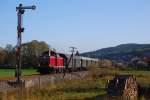 br-212-db-10020 Nebenbahnathmossp�re pur. 212 309 passiert das Einfahrtsignal von M�nchhausen, 18.10.09