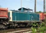 Noch mal die 212 329-7 mit einem Bauzug fotografiert in ...