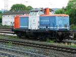 Eine V100 (212 256-2) der NBE steht am Abend des ...