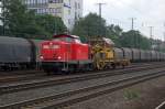 br-212-db-10020 212 298-4 mit einem Bauzug am 27.07.2010 durch K�ln-West