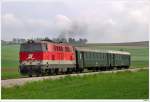 br-2143 2143.038 auf Ihrer Pendelfahrt (REX7396) von Korneuburg nach Ernstbrunn; hier kurz nach Naglern, 2.5.2010.