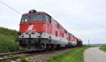 br-2143 Ein 2143 Tandem mit 2 Schotterwaggons, vorne die 2143 055-8, hier unterwegs Richtung Statzendorf am 26.7.2010