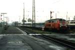 BR 215 215 097-7 mit RB 8716 D�sseldorf-Kleve auf Krefeld Hauptbahnhof am 26-8-1997. Bild und scan: Date Jan de Vries. 