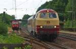 BR 217 Dann das absolute Highlight! Als wir im Zug aus Harburg nach Radbruch sa�en, kam sie uns schon entgegen und wir dachten '...nein, oder?' Aber dann kam sie tats�chlich zur�ck. Das erste mal gesehen und festgehalten: 217 001-7 mit Messwagen in Richtung S�den. Aufgenommen in Radbruch am 06.07.2010.