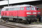 Die 218 151-9 steht im Doppelpack mit 218 137-8 abgestellt ...