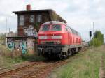 218 839 wartete am 01.Mai 2010 am Einfahrsignal von Berlin ...
