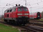 BR 218 Lokportraits Bild aus alten Zeiten als die 218er noch ab Rostock den UEX von K�ln Richtung Seebad Heringsdorf bespannt haben hier ist 218 117-0 gerade beim Rangieren im Rostocker Hbf(22.04.06)