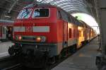 Die 218 497-6 steht mit Dostos als RB Verst�rker in ...