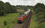 218 454-7 und eine Schwesterlokomtive ziehen am 7.09.2008 bei Heiligenstedten-Julianka ...