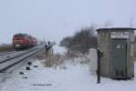 Sylt-Shutle am Ende der Weihnachtsferien am 02.01.2010 am Bahn�bergang Klanxb�ll ...