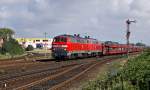 BR 218 mit Zugen 218 157-6 und eine Schwesterlokomotive erreichen am 24.08.2007 mit einem Autozug aus Nieb�ll den Bahnhof von Westerland.