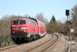 BR 218 mit Zugen 218 410-9 mit einem Dosto-IRE in Kehlen, 06.04.10