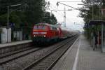 Unter wei�grau-regnerischem Himmel eilt ...  Stephan M�ckel 02.09.2011
