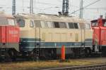 BR 225 Frei nach dem Song ...Ich habe einen Schatz gefunden... pr�sentierte sich 225 091-8 (ozeanblau-beige) in einem z-gestellten Diesellokverband in Mainz-Bischofsheim. (M�rz 2009).