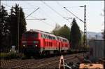 BR 225 225 018 (9280 1225 018-1 D-DB) und 225 011 (9280 1225 011-6 D-DB) verlassen das Stadtgebiet von Hohenlimburg in Richtung Hagen. War klar das die dann kommen das man nicht an der richtigen Fotostelle ist.... 