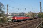 BR 225 225 018-1 und 225 011-6 ziehen zwischen Zoo und Sonnborn einen Leerzug Schwerlastwagen durch Wuppertal. 23.04.2010 - ca. 14:30