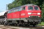 Die 225 011-6 dieselt durch Duisburg Neudorf am 07.07.2010  ...