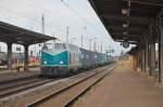 V 180 der CTHS (Containerterminal Halle/Saale) mit einem Containerzug am ...