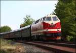 119 158 schiebt den Sonderzug, gef�hrt von 01 0509, die ...