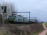 Der Stahlrollenzug nach Genk, diesmal bespannt mit den beiden SNCB-Altbauloks ...