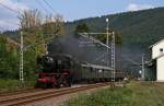br-23-db-023 In voller Fahrt eilt 23 042 mit dem P 93242 von Heilbronn nach Neustadt (Weinstra�e) am 27. September 2009 durch den Haltepunkt von Neckarhausen (bei Neckarsteinach).
