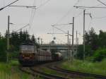 230 078-8 rauschte am 14.06.10 mit einem G�terzug durch Jindrichov. ...