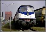 DE 300.02 (noch in blau-wei�) abgestellt im Nordhafen von Stralsund. ...
