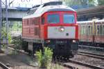 Berlin, 19.06.2010, 232 903-5 bei der Durchfahrt durch den Bahnhof ...