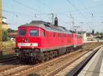 BR 232 Lokportraits 232 498-6 wird am 16.07.2010 von 140 858-2 durch den Bahnhof von Angerm�nde in Richtung Berlin gezogen