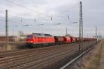 BR 232 mit Zugen 232 635-3 mit einem Ganzzug Kali-Wagen in Sch�nebeck-Frohse am 19.03.2010. Der Zug f�hrt in Richtung Magdeburg. 