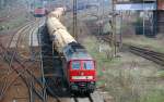 BR 232 mit Zugen 232 800 zieht am 13.04.10 einen Schwenkdachzug aus dem Harnstoffwerk Piesteritz durch den Rbf Halle(S) Richtung Gro�korbetha. Im Hintergrund ...